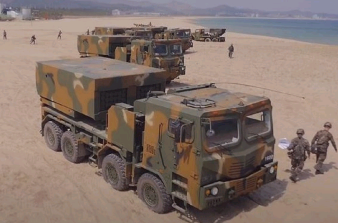 K239多管火箭系统采用轮式卡车作为搭载平台