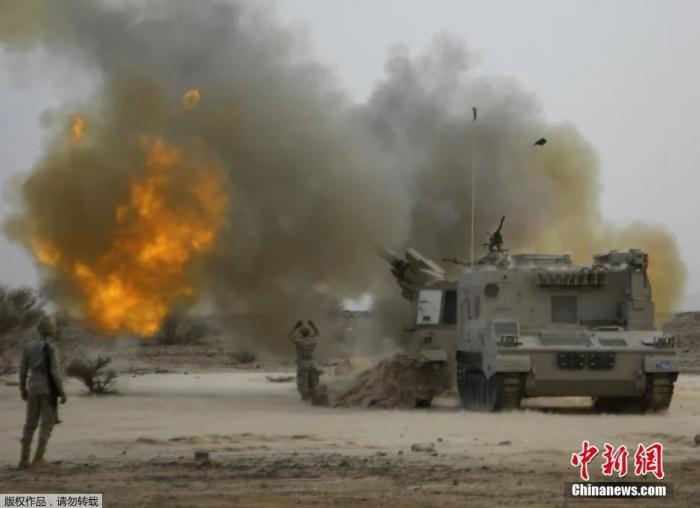 2015年4月16日消息，沙特联军坦克攻击也门胡赛武装据点