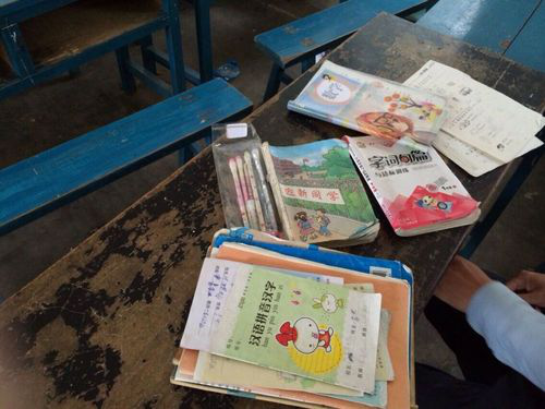 学校采用的是果敢语（汉语西南官话）混合缅语教学