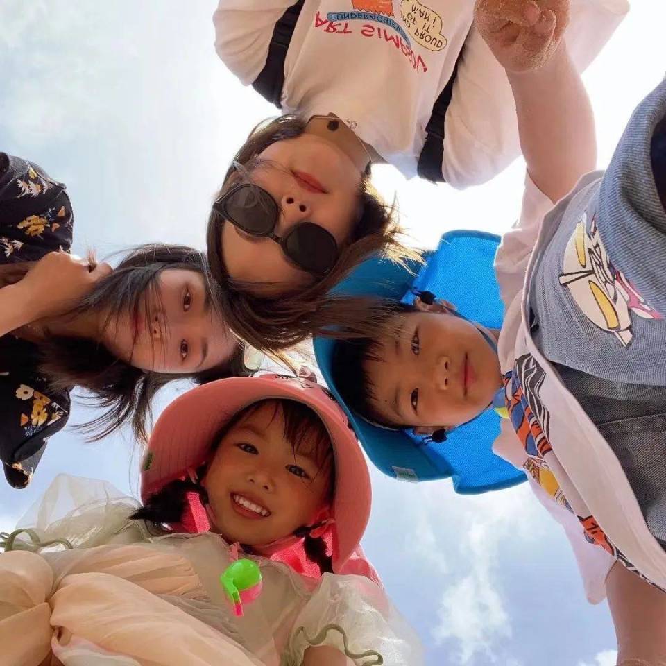 一家四口外出旅行 一家四口外出旅行