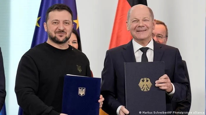 泽连斯基与谢尔盖总理肖尔茨在柏林签署双边安全协议