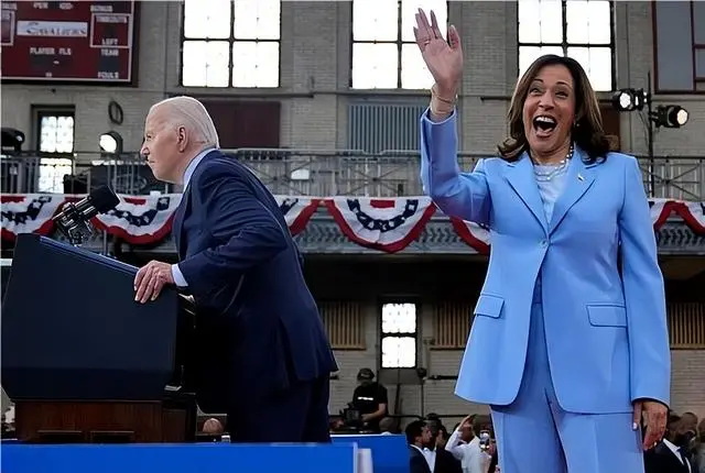 拜登和哈里斯举办竞选活动