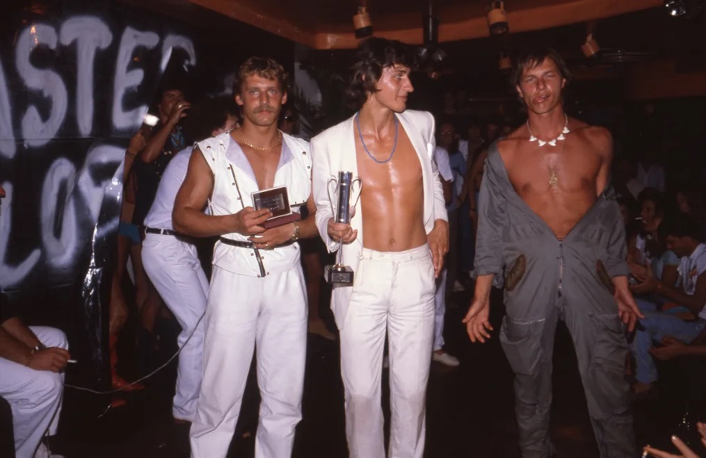 伊比西亚岛曾经是一个聚会胜地,现在正慢慢地重塑为一个新兴的艺术中心 伊比西亚岛曾经是一个聚会胜地,现在正慢慢地重塑为一个新兴的艺术中心