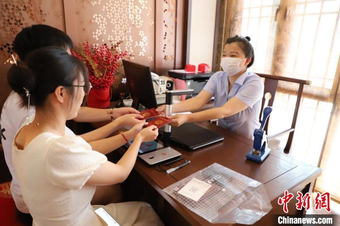 新人在七夕当天领证结婚 新人在七夕当天领证结婚