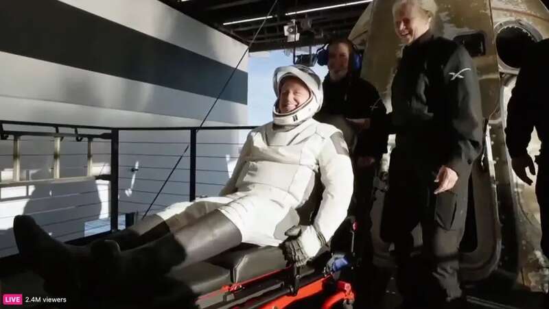 太空人因为肌肉与骨质流失,必须让他们坐在担架上以免受伤 太空人因为肌肉与骨质流失,必须让他们坐在担架上以免受伤