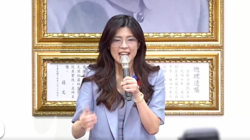 中国国民党主席改选落幕,55岁的郑丽文以黑马姿态击败郝龙斌当选 中国国民党主席改选落幕,55岁的郑丽文以黑马姿态击败郝龙斌当选