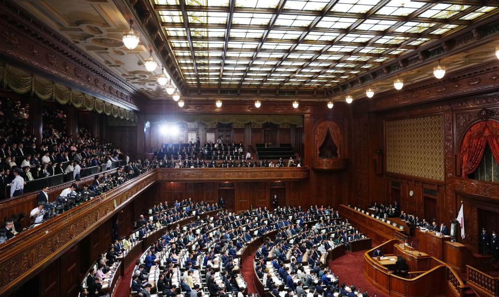 10月21日在日本东京拍摄的临时国会众议院首相指名选举现场 10月21日在日本东京拍摄的临时国会众议院首相指名选举现场