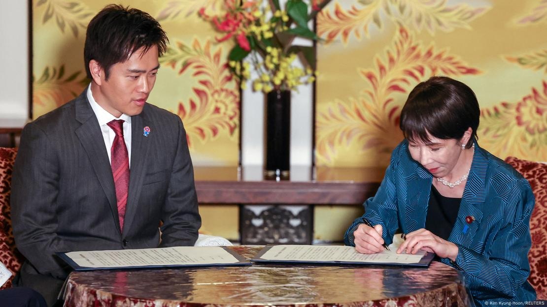 高市早苗签署自民党与日本维新会的联合执政协议